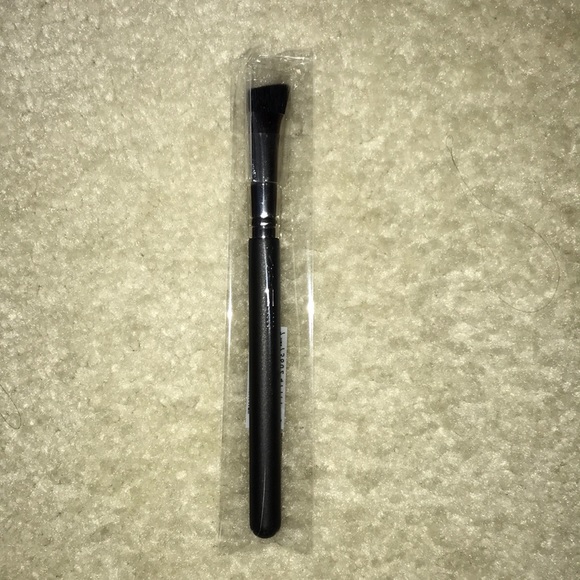 mac 106s brush